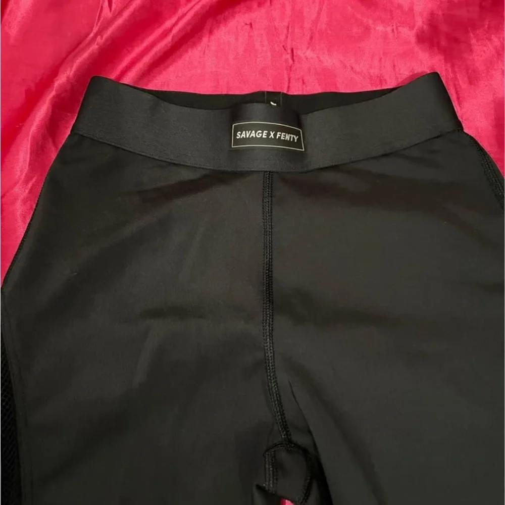 Savage X Fenty Black zip up, leggings, and sports bra - Picture 4 of 6